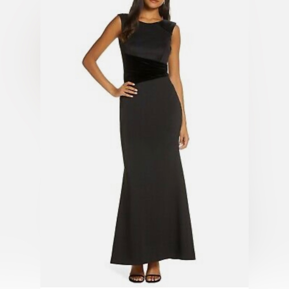 🌻SALE 5/$50 or 10/$75🌻 Vince Camuto Velvet Detail Trumpet Gown, Size 2 - Black